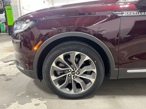 Used 2023 Lincoln Nautilus Reserve w/ Equipment Group 201A AWD/4WD image 9