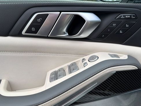 Used 2025 BMW X7 M60i image 12