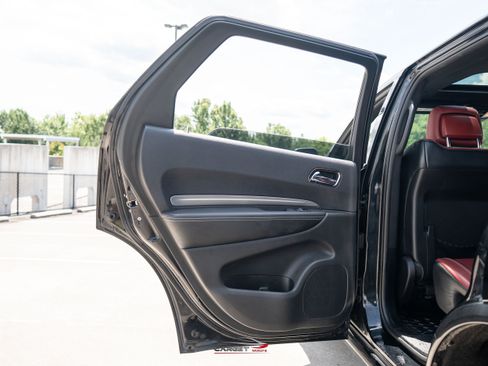 Used 2018 Dodge Durango SRT w/ Technology Group AWD/4WD image 46
