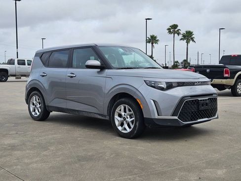 Used 2025 Kia Soul LX w/ LX Technology Package image 3