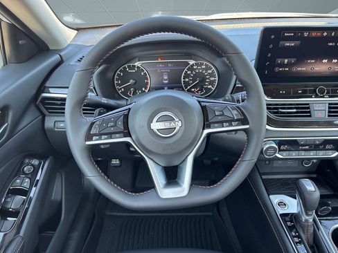 New 2025 Nissan Altima 2.5 SR w/ SR Premium Package image 24