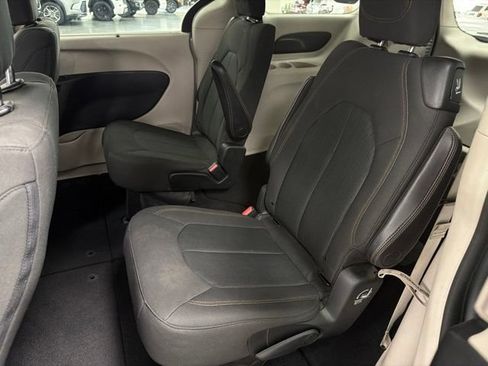 Used 2019 Chrysler Pacifica Touring Plus FWD image 13