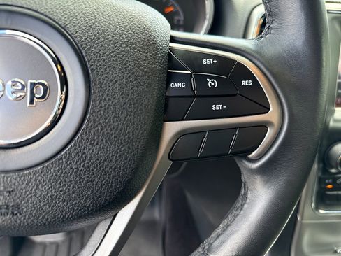 Used 2018 Jeep Grand Cherokee Laredo image 15