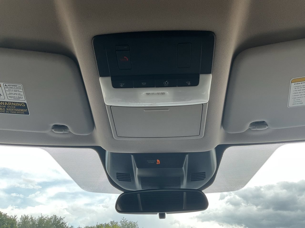 Used 2025 Nissan Rogue SV FWD image 17