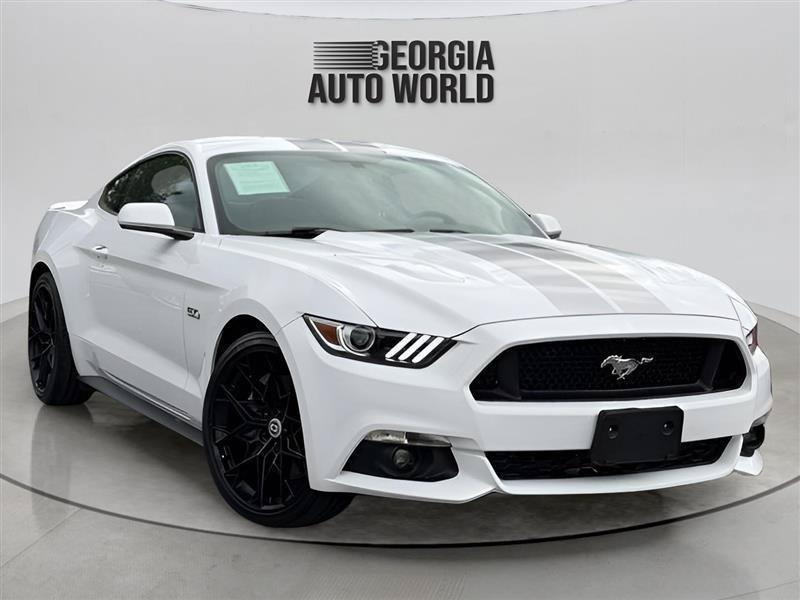 Used 2017 Ford Mustang GT RWD image 2