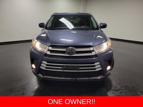 Used 2019 Toyota Highlander XLE AWD/4WD image 2