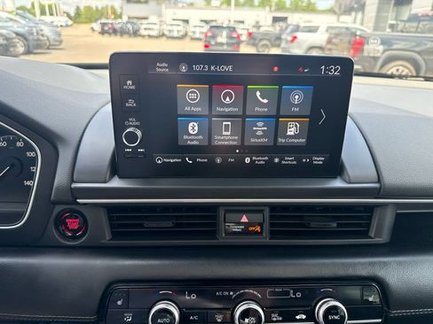Used 2025 Honda Pilot Touring image 17