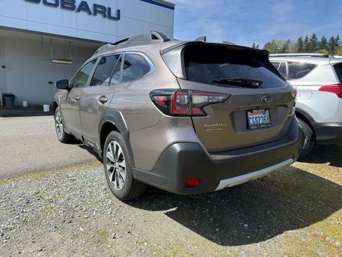 Used 2023 Subaru Outback Limited image 2