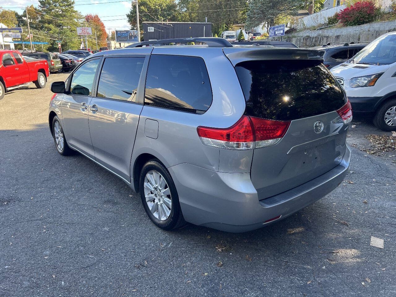 Used 2012 Toyota Sienna LE w/ Towing Pkg AWD/4WD image 17