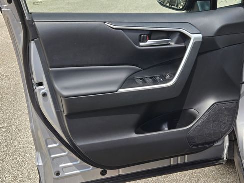 Used 2025 Toyota RAV4 XLE w/ Convenience Package image 10