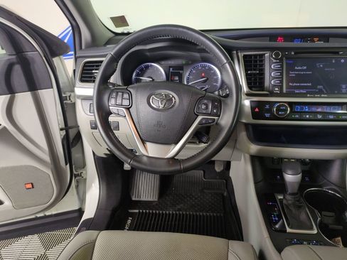 Used 2019 Toyota Highlander Limited AWD/4WD image 16