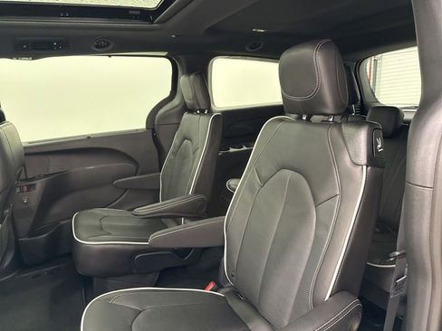 New 2026 Chrysler Pacifica Limited image 21