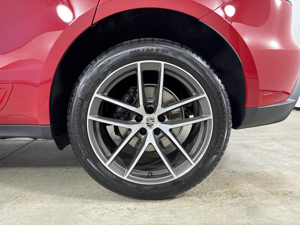 Certified 2025 Porsche Macan AWD/4WD image 14