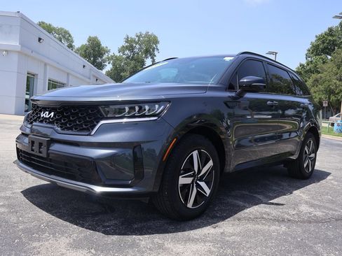 Certified 2023 Kia Sorento S FWD image 3