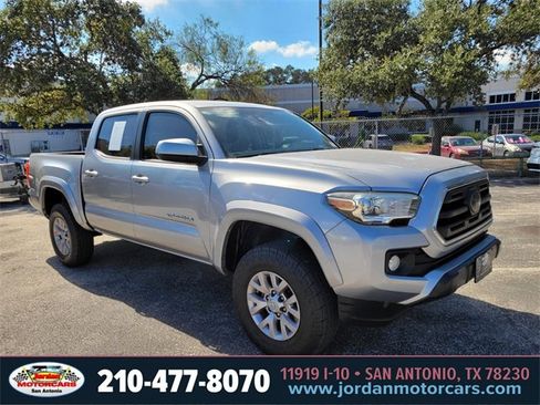 Used 2018 Toyota Tacoma SR5 w/ Exterior Package image 7
