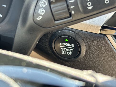 Used 2022 Ford Escape SEL image 18