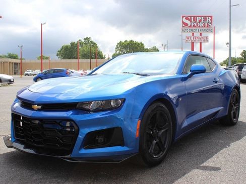 Used 2018 Chevrolet Camaro LT RWD image 6