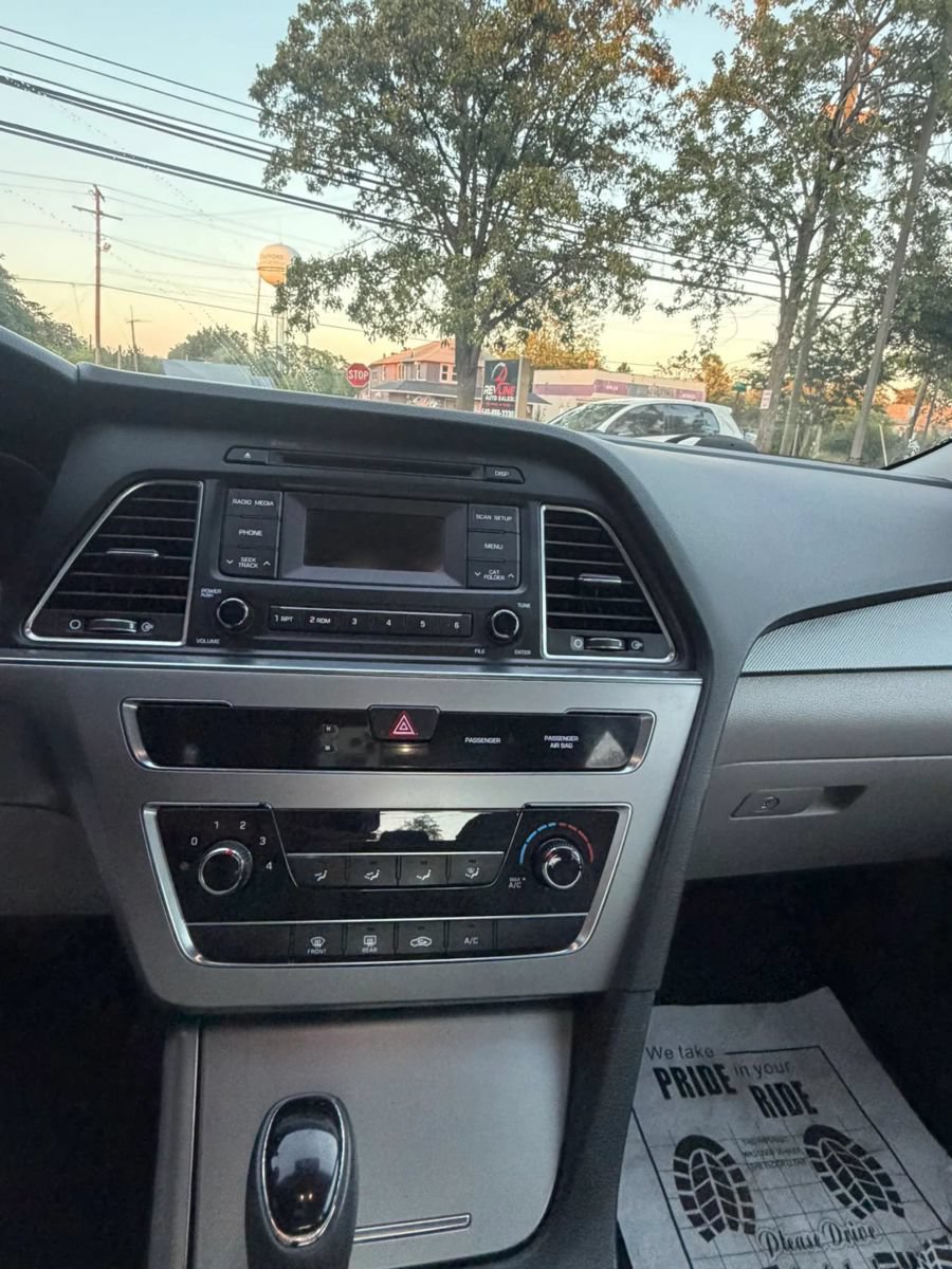 Used 2015 Hyundai Sonata SE FWD image 14