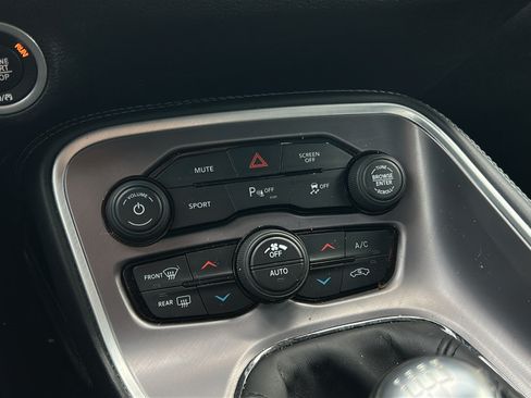 Used 2022 Dodge Challenger R/T w/ Blacktop Package RWD image 28