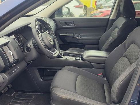 Certified 2025 Nissan Pathfinder SV image 1