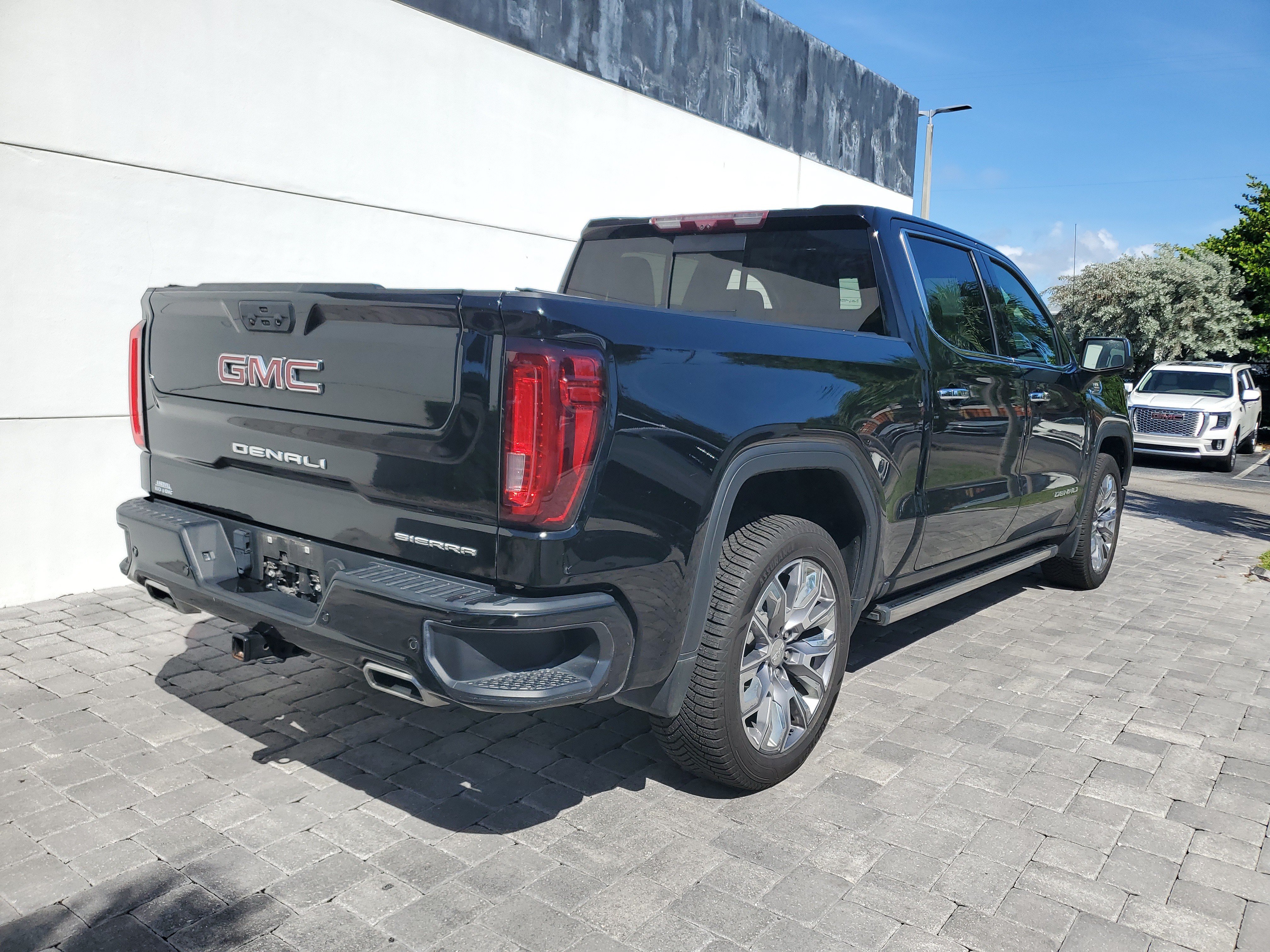 Used 2023 GMC Sierra 1500 Denali w/ Denali Reserve Package AWD/4WD image 5