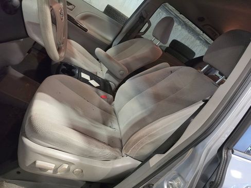 Used 2014 Toyota Sienna LE FWD image 4