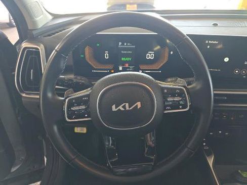 Used 2025 Kia Sorento EX AWD/4WD image 9