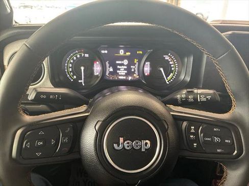 Certified 2024 Jeep Wrangler Unlimited AWD/4WD image 33