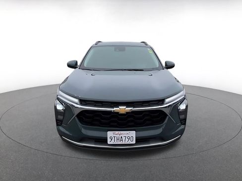 Used 2025 Chevrolet Trax LT w/ LT Convenience Package image 4