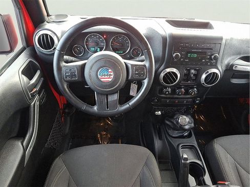 Used 2018 Jeep Wrangler Unlimited Sahara w/ Connectivity Group image 22