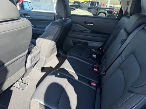 New 2026 Nissan Pathfinder SL AWD/4WD image 13