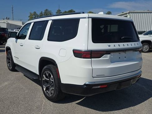 Used 2023 Jeep Wagoneer Series III w/ Preferred Equipment Group image 3