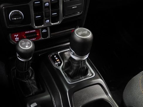 Used 2024 Jeep Wrangler Unlimited AWD/4WD image 38