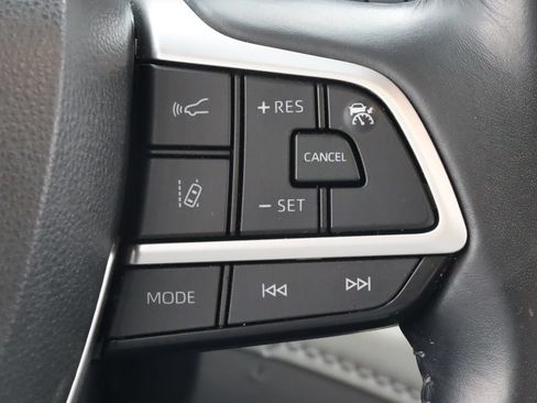 Used 2022 Toyota Highlander XLE AWD/4WD image 17