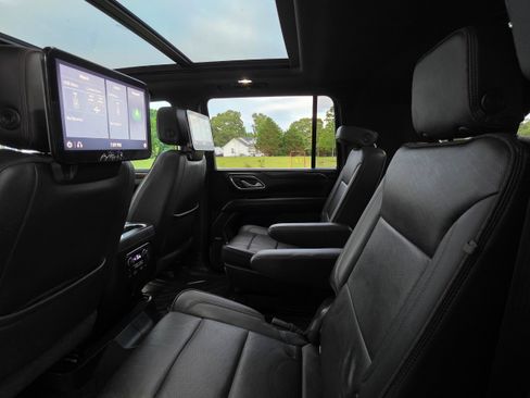 Used 2021 Chevrolet Suburban High Country AWD/4WD image 22