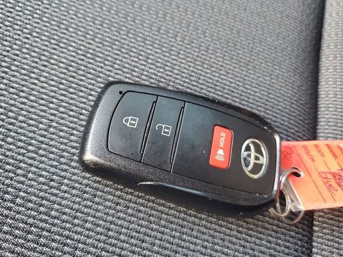 Used 2025 Toyota Prius LE image 28