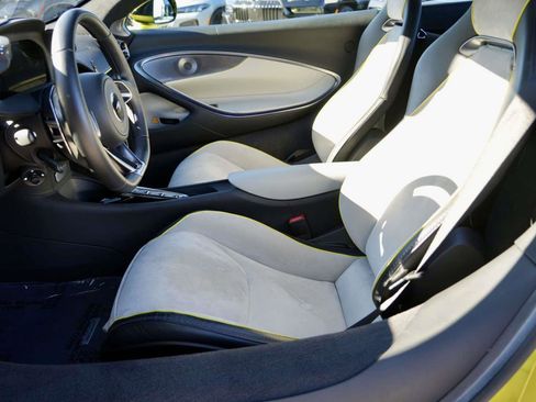 Used 2023 McLaren Artura image 10