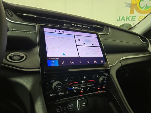 Certified 2024 Jeep Grand Cherokee Limited w/ Black Appearance Package AWD/4WD image 24