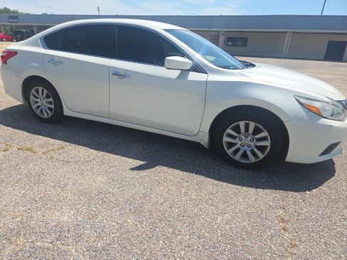 Used 2017 Nissan Altima 2.5 S w/ Power Driver Seat Package FWD image 16