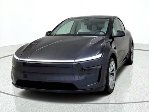 Used 2026 Tesla Model Y 2WD image 3