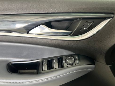 Used 2023 Buick Enclave Essence w/ Sport Touring Edition FWD image 21
