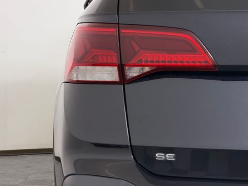 Used 2023 Volkswagen Taos SE w/ Panoramic Sunroof Package AWD/4WD image 29
