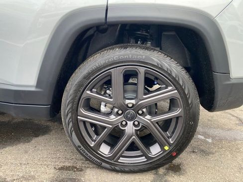 New 2026 Jeep Compass Latitude w/ Sun and Sound Group image 17