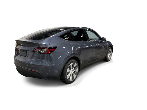 Certified 2023 Tesla Model Y AWD image 6