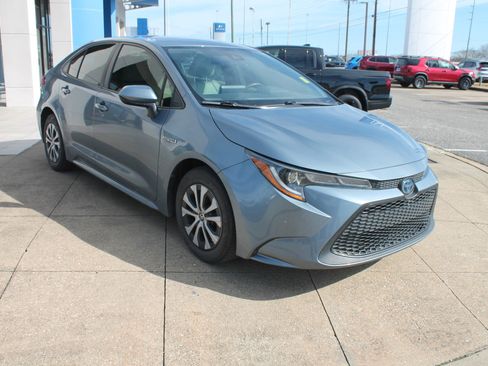 Used 2021 Toyota Corolla LE image 1