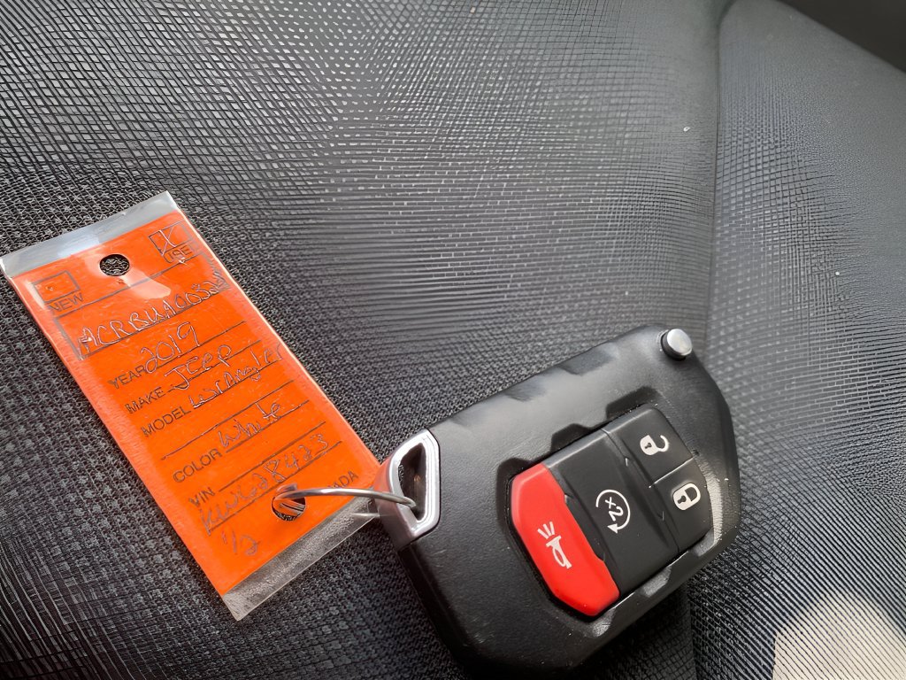 Used 2019 Jeep Wrangler Unlimited Sahara w/ Advanced Safety Group AWD/4WD image 20