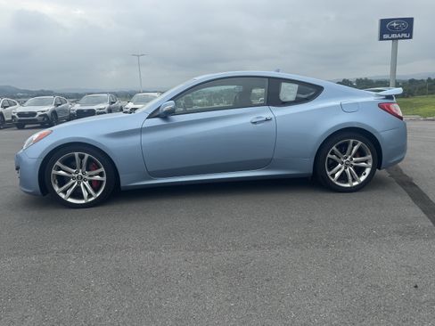Used 2010 Hyundai Genesis 3.8 RWD image 6