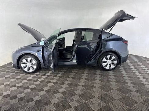 Used 2023 Tesla Model Y Long Range AWD/4WD image 11