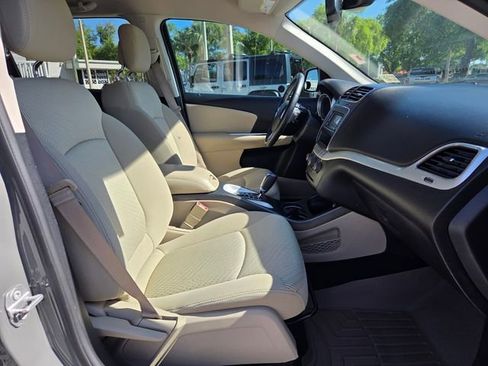Used 2020 Dodge Journey SE w/ SE Popular Equipment Group FWD image 18
