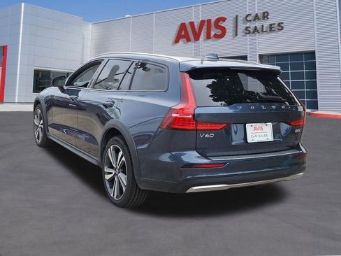 Used 2025 Volvo V60 B5 Cross Country Plus AWD/4WD image 3